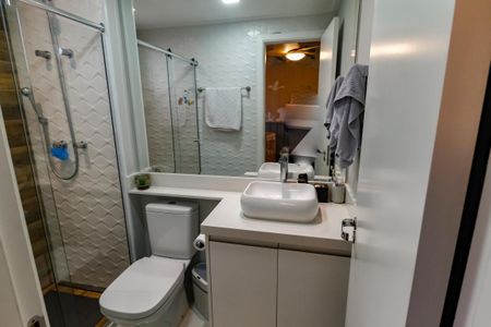Apartamento à venda com 96m², 2 quartos e 2 vagas Apartamento à venda com 96m², 2 quartos e 2 vagasBanheiro da Suíte 1