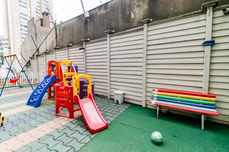 Apartamento à venda com 96m², 2 quartos e 2 vagas Apartamento à venda com 96m², 2 quartos e 2 vagasÁrea comum - Playground