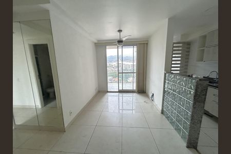 Sala de apartamento para alugar com 3 quartos, 54m² em Todos Os Santos, Rio de Janeiro