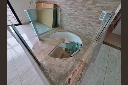 Apartamento para alugar com 210m², 3 quartos e 2 vagas Apartamento para alugar com 210m², 3 quartos e 2 vagasEscada
