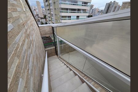 Apartamento para alugar com 210m², 3 quartos e 2 vagas Apartamento para alugar com 210m², 3 quartos e 2 vagasEscada 2