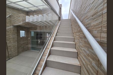 Apartamento para alugar com 210m², 3 quartos e 2 vagas Apartamento para alugar com 210m², 3 quartos e 2 vagasEscada 2
