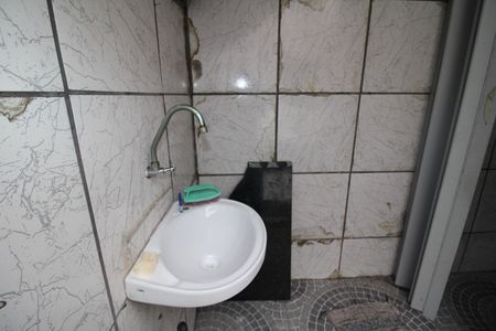 Casa para alugar com 60m², 2 quartos e sem vagaÁrea de Serviço - Banheiro