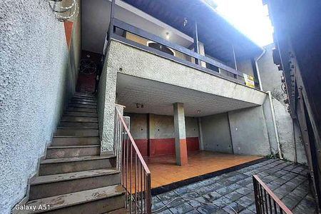 Casa de condomínio à venda com 328m², 3 quartos e 2 vagas