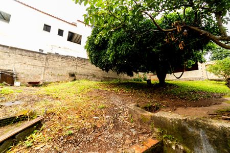 Casa à venda com 452m², 2 quartos e 4 vagas Casa à venda com 452m², 2 quartos e 4 vagasQuintal