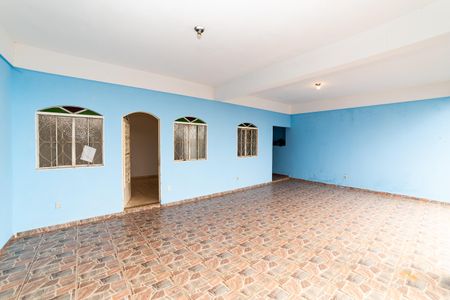 Casa à venda com 452m², 2 quartos e 4 vagas Casa à venda com 452m², 2 quartos e 4 vagasGaragem