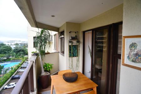 Apartamento à venda com 65m², 2 quartos e 1 vagaVaranda