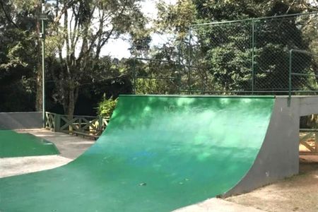 Casa à venda com 350m², 4 quartos e 4 vagas