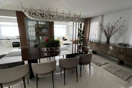 Apartamento à venda com 3 quartos, 248m² em Vila Uberabinha, São Paulo
