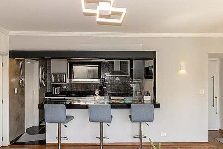 Apartamento para alugar com 220m², 3 quartos e 2 vagas