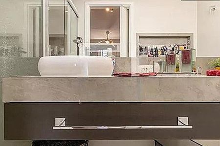 Apartamento para alugar com 220m², 3 quartos e 2 vagas