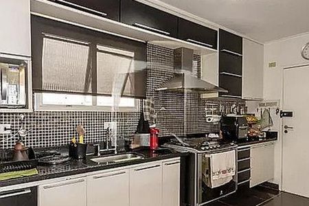 Apartamento para alugar com 220m², 3 quartos e 2 vagas