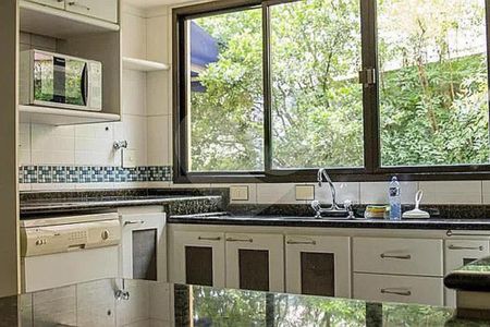 Casa à venda com 4 quartos, 300m² em City América, São Paulo