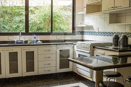 Casa à venda com 4 quartos, 300m² em City América, São Paulo