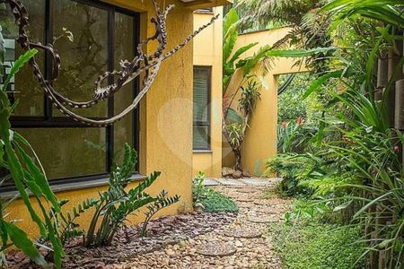 Casa à venda com 300m², 4 quartos e 4 vagas