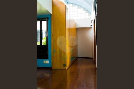 Casa à venda com 4 quartos, 300m² em City América, São Paulo