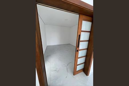 Casa à venda com 228m², 4 quartos e 4 vagas