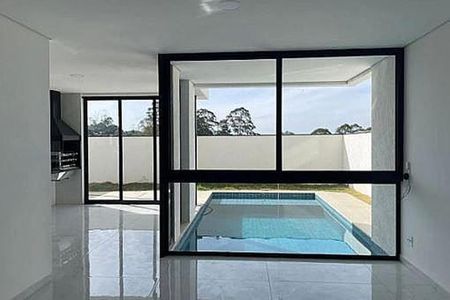 Casa à venda com 228m², 4 quartos e 4 vagas