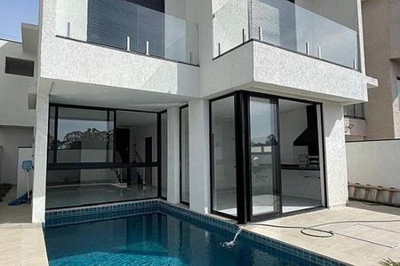 Casa à venda com 228m², 4 quartos e 4 vagas