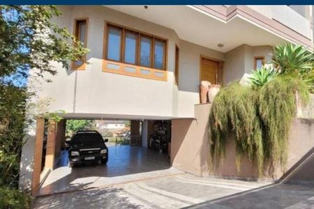 Casa à venda com 630m², 6 quartos e 6 vagas
