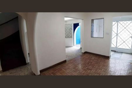 Casa à venda com 130m², 3 quartos e 2 vagas Casa à venda com 130m², 3 quartos e 2 vagasSala