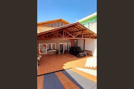 Casa à venda com 192m², 3 quartos e 8 vagas