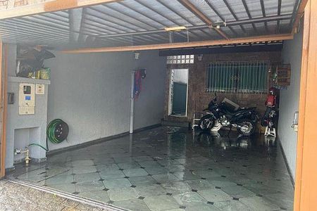 Casa à venda com 200m², 4 quartos e 2 vagas