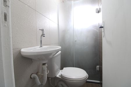 Banheiro de kitnet/studio para alugar com 1 quarto, 50m² em Interlagos, São Paulo