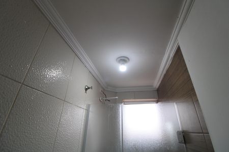 Banheiro de kitnet/studio para alugar com 1 quarto, 50m² em Interlagos, São Paulo