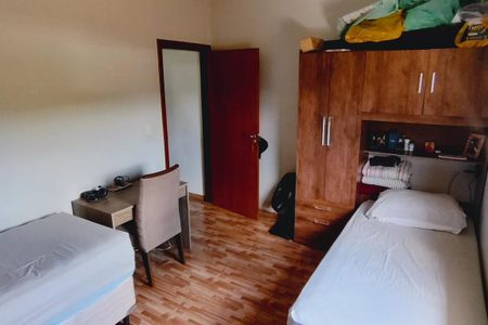 Casa à venda com 135m², 2 quartos e 4 vagas