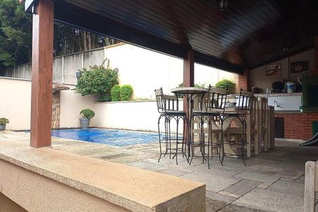 Casa à venda com 275m², 4 quartos e 6 vagas