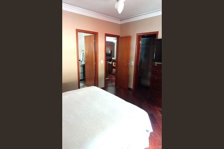 Casa à venda com 4 quartos, 275m² em Aldeia da Serra, Barueri