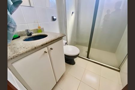 Banheiro de apartamento para alugar com 1 quarto, 57m² em Ponta da Praia, Santos