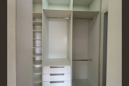 Apartamento para alugar com 55m², 1 quarto e 1 vagaSuíte - closet