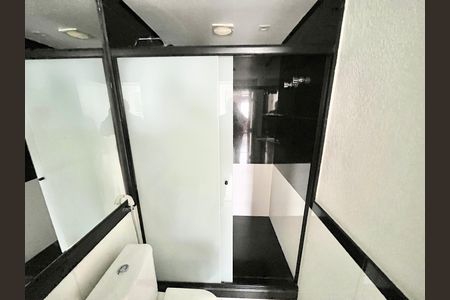 Apartamento à venda com 208m², 3 quartos e 1 vaga Apartamento à venda com 208m², 3 quartos e 1 vagaBanheiro Social