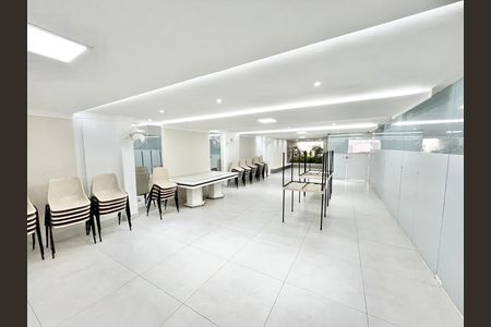 Apartamento à venda com 208m², 3 quartos e 1 vaga Apartamento à venda com 208m², 3 quartos e 1 vagaÁrea comum - Salão de festas