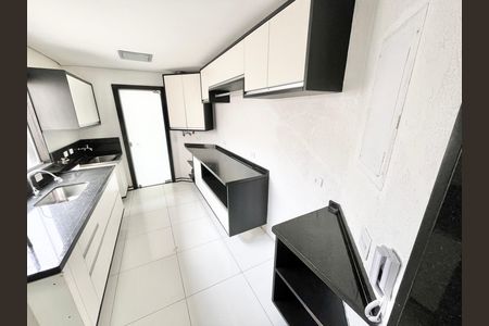 Apartamento à venda com 208m², 3 quartos e 1 vaga Apartamento à venda com 208m², 3 quartos e 1 vagaCozinha 2