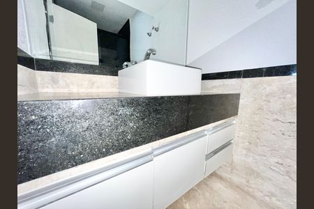 Apartamento à venda com 208m², 3 quartos e 1 vaga Apartamento à venda com 208m², 3 quartos e 1 vagaBanheiro da Suíte 1