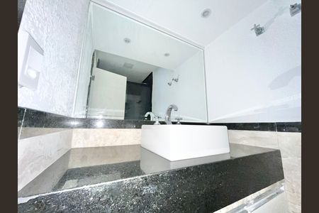 Apartamento à venda com 208m², 3 quartos e 1 vaga Apartamento à venda com 208m², 3 quartos e 1 vagaBanheiro da Suíte 1