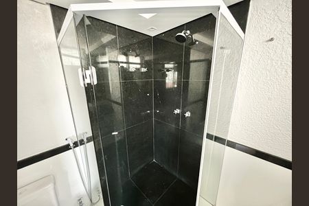 Apartamento à venda com 208m², 3 quartos e 1 vaga Apartamento à venda com 208m², 3 quartos e 1 vagaBanheiro da Suíte 2