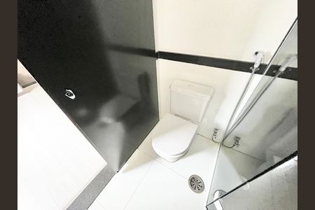 Apartamento à venda com 208m², 3 quartos e 1 vaga Apartamento à venda com 208m², 3 quartos e 1 vagaBanheiro da Suíte 2