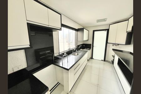 Apartamento à venda com 208m², 3 quartos e 1 vaga Apartamento à venda com 208m², 3 quartos e 1 vagaCozinha 2