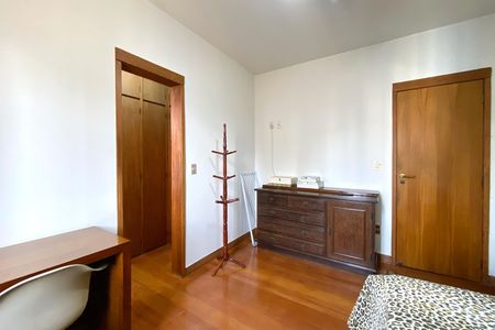 Apartamento à venda com 229m², 4 quartos e 3 vagas Apartamento à venda com 229m², 4 quartos e 3 vagasSuite 2