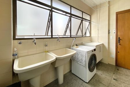 Apartamento à venda com 229m², 4 quartos e 3 vagas Apartamento à venda com 229m², 4 quartos e 3 vagasÁrea de Serviço