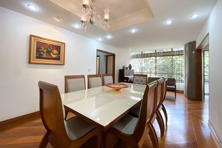Apartamento à venda com 229m², 4 quartos e 3 vagas Apartamento à venda com 229m², 4 quartos e 3 vagasSala de Jantar