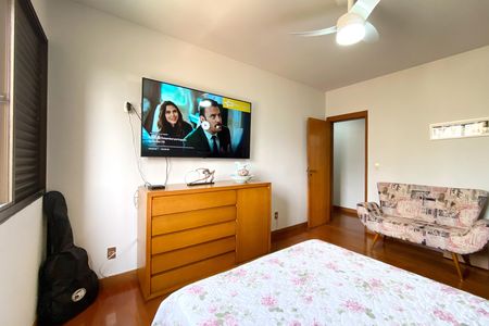 Apartamento à venda com 229m², 4 quartos e 3 vagas Apartamento à venda com 229m², 4 quartos e 3 vagasSuite 1