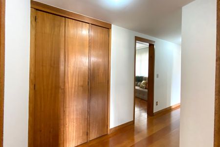 Apartamento à venda com 229m², 4 quartos e 3 vagas Apartamento à venda com 229m², 4 quartos e 3 vagasCorredor