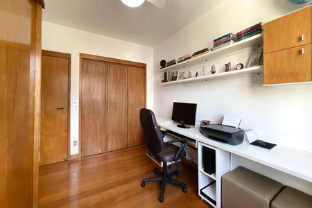 Apartamento à venda com 229m², 4 quartos e 3 vagas Apartamento à venda com 229m², 4 quartos e 3 vagasQuarto 4