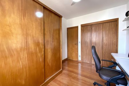 Apartamento à venda com 229m², 4 quartos e 3 vagas Apartamento à venda com 229m², 4 quartos e 3 vagasQuarto 4