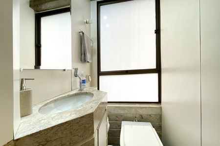Apartamento à venda com 229m², 4 quartos e 3 vagas Apartamento à venda com 229m², 4 quartos e 3 vagasLavabo